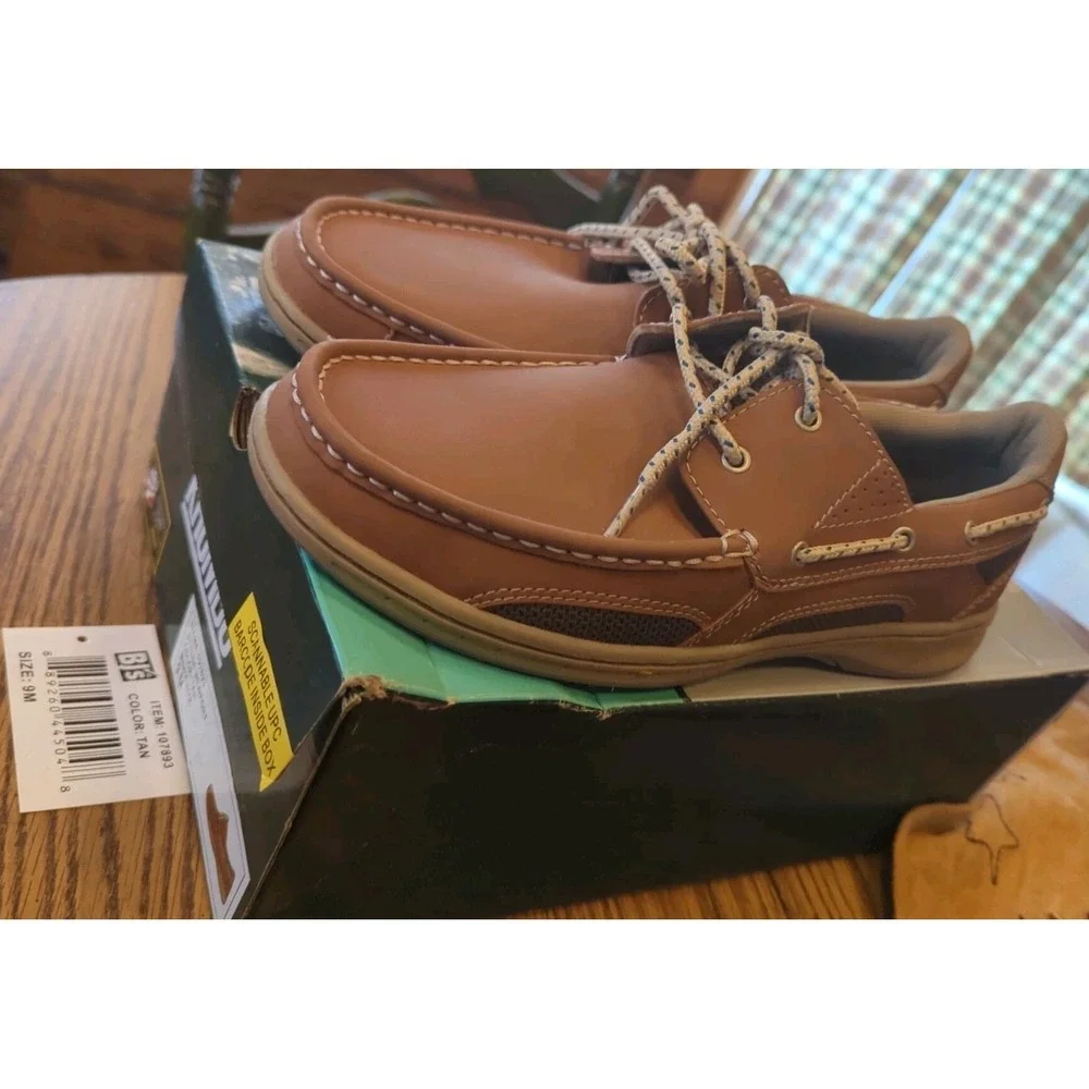 Khombu Men's Newport Memory Foam Boat Driving‎ Shoes Tan Size 9M - NEW IN BOX